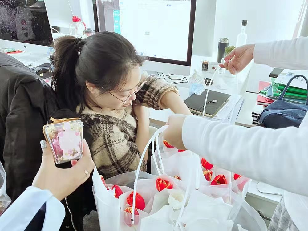 “女子力，正無(wú)窮”！歐賽斯女神們，節(jié)日快樂(lè)！